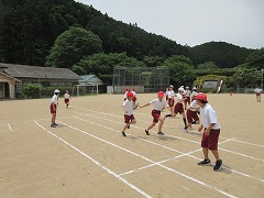 リレーのバトンパスの様子