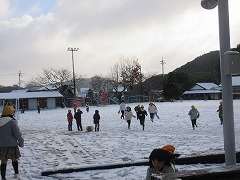 雪遊び