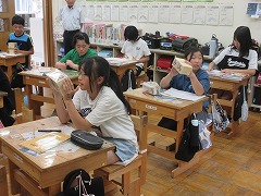 お金の見本を持たせていただきました