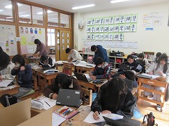 下絵を描いています