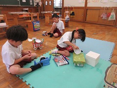 乗り物を作っています