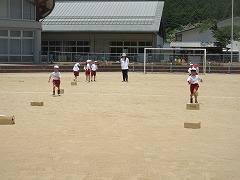 箱を跳び越して・・・