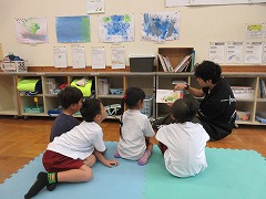 ALTの先生の絵本の読み聞かせ