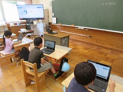 絵を動かしました