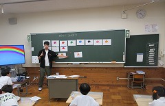 ALTの先生と形の学習